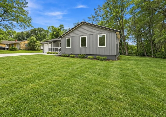 Photo 3 of Sale Pending at 110 Mountain View St, South Hadley, MA 01075 | MLS# 73575440 | Listing updated on 2026-09-30
