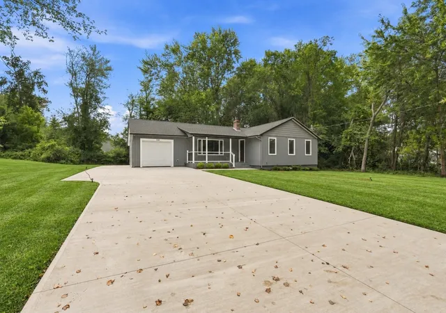 Photo 3 of Sale Pending at 110 Mountain View St, South Hadley, MA 01075 | MLS# 73575440 | Listing updated on 2026-09-30