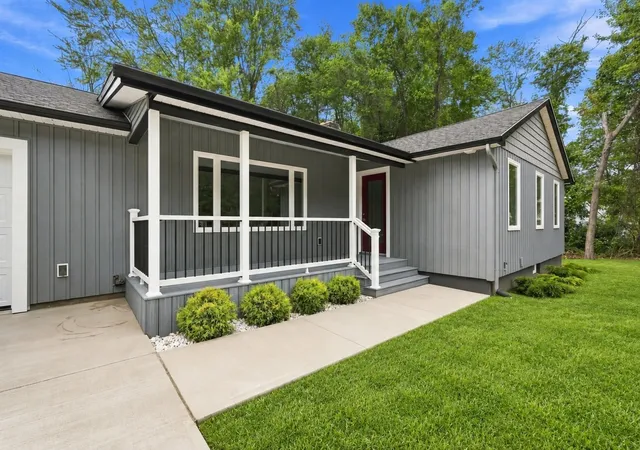 Photo 4 of Sale Pending at 110 Mountain View St, South Hadley, MA 01075 | MLS# 73575440 | Listing updated on 2026-09-30
