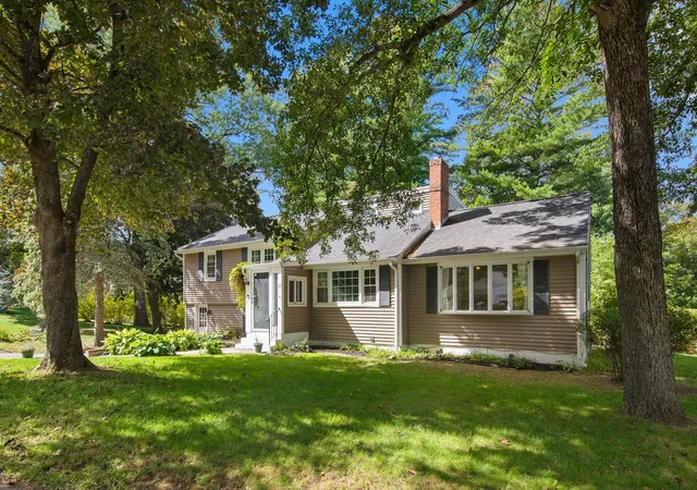 Photo 1 of Sale Pending at 17 Rich Rd, Woburn, MA 01801 | MLS# 73582319 | Listing updated on 2026-09-29