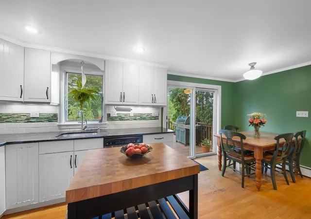 Photo 4 of Sale Pending at 17 Rich Rd, Woburn, MA 01801 | MLS# 73582319 | Listing updated on 2026-09-29