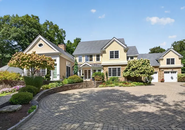 Photo 2 of Mansion for sale at 68 West Hl Ave, Melrose, MA 02176 | MLS# 73582761 | Listing updated on 2026-09-29
