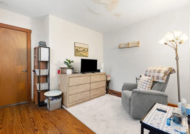 Photo 2 of Condo for sale at 158 Park #3, Beverly, MA 01915 | MLS# 73588536 | Listing updated on 2026-10-12