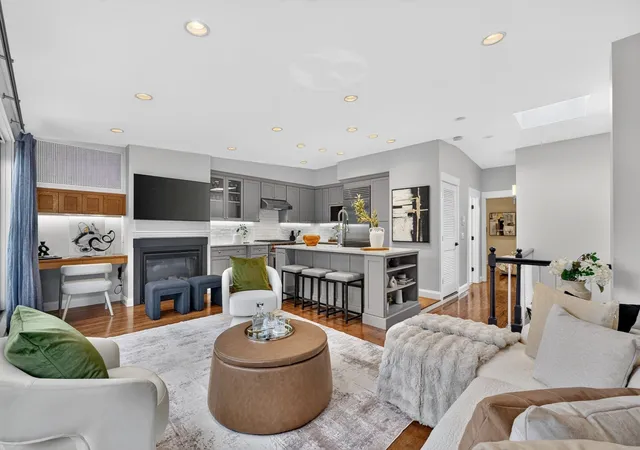 Photo 3 of Condo for sale at 9 Holyoke St #4, Boston, MA 02116 | MLS# 73574511 | Listing updated on 2026-09-15