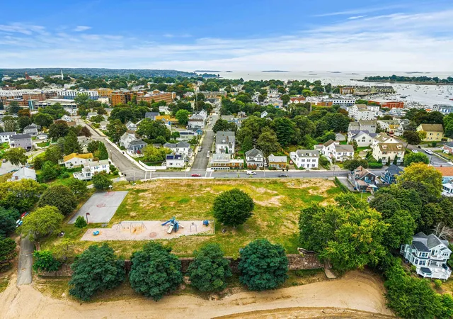 Listing Photo 2 - Condo for sale in building located at 23 Porter St, Beverly, MA 01915 - Unit #C