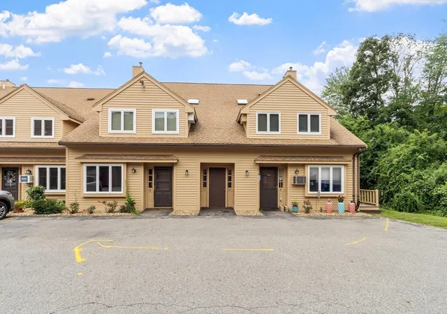 Listing Photo 5 - Condo for sale in building located at 57 Casablanca Ct, Haverhill, MA 01832 - Unit #57