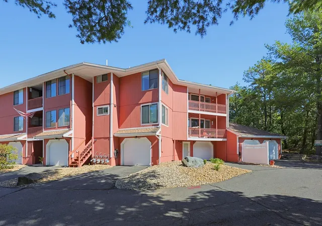 Listing Photo 4 - Condo for sale in building located at 15 1St St, Salem, MA 01970 - Unit #A2