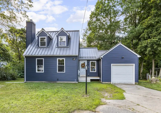 Photo 2 of Single family home for sale at 27 Westdale Ave, Seekonk, MA 02771 | MLS# 73574219 | Listing updated on 2026-09-13