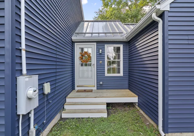 Photo 3 of Single family home for sale at 27 Westdale Ave, Seekonk, MA 02771 | MLS# 73574219 | Listing updated on 2026-09-13