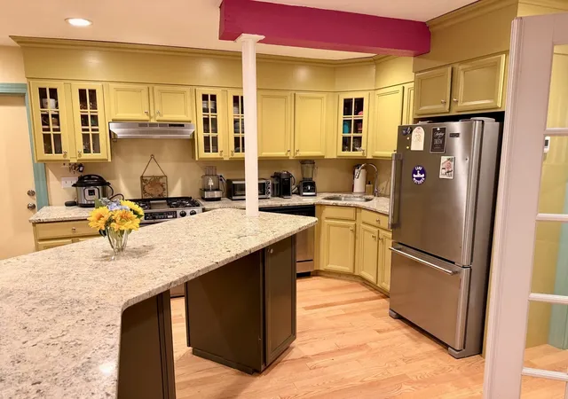 Photo 2 of Condo for sale at 1795 Beacon St #1A, Brookline, MA 02445 | MLS# 73580924 | Listing updated on 2026-10-16