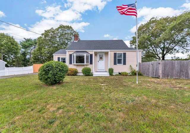 Photo 1 of Single family home for sale at 7 Queens Bay Ln, Buzzards Bay, MA 02532 | MLS# 73582871 | Listing updated on 2026-10-16