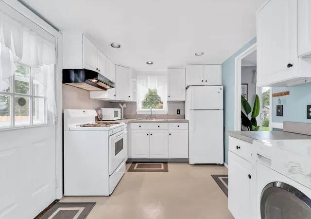 Photo 3 of Single family home for sale at 7 Queens Bay Ln, Buzzards Bay, MA 02532 | MLS# 73582871 | Listing updated on 2026-10-16