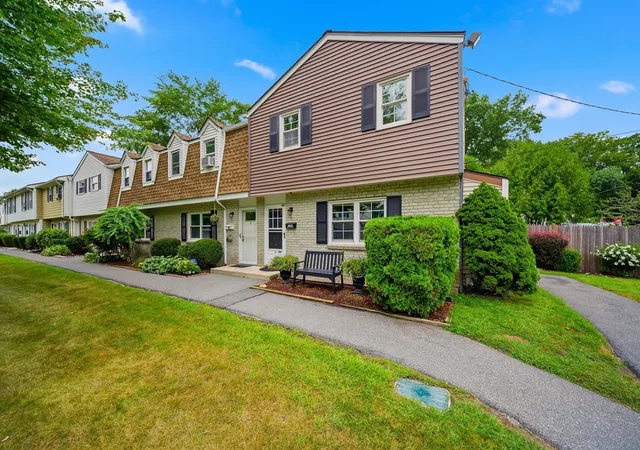 Listing Photo 2 - Condo for sale in building located at 140 Old Fry Rd, Haverhill, MA 01830 - Unit #M