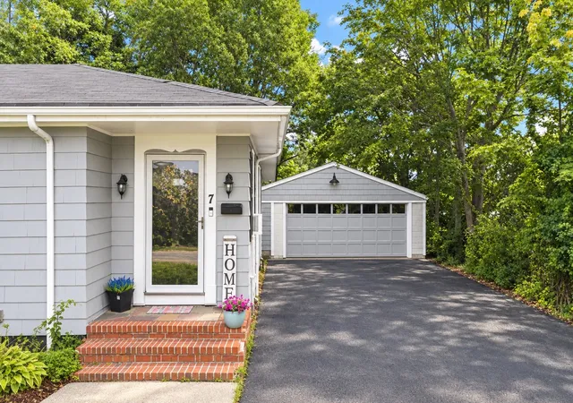 Photo 3 of Single family home for sale at 7 Norfolk Ave, North Dartmouth, MA 02747 | MLS# 73578555 | Listing updated on 2026-10-11