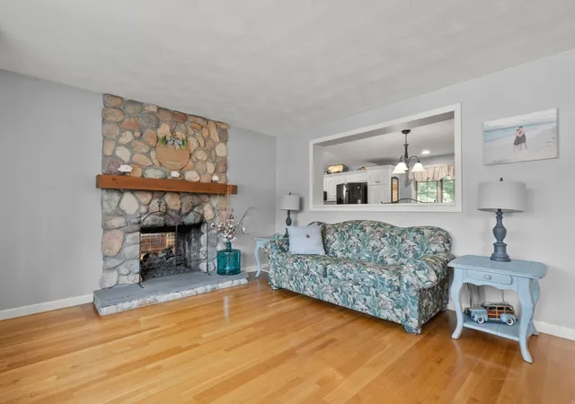 Photo 4 of Single family home for sale at 31 Columbus Rd, Woburn, MA 01801 | MLS# 73576063 | Listing updated on 2026-09-15