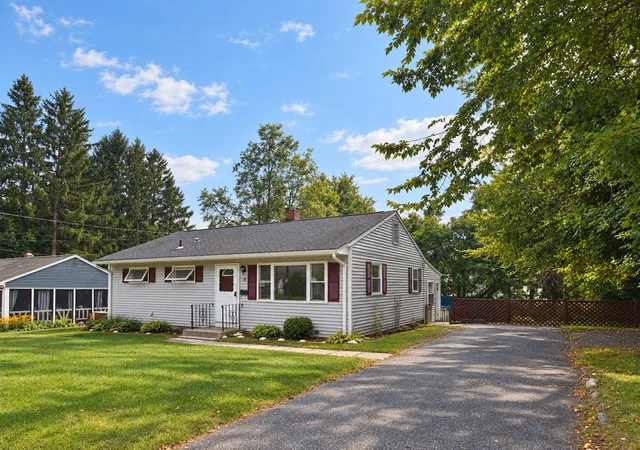Photo 3 of Sale Pending at 58 Cabot St, Palmer, MA 01069 | MLS# 73574913 | Listing updated on 2026-09-29