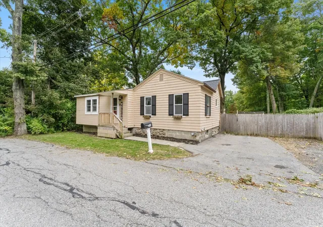 Photo 3 of Single family home for sale at 11 Wheelock Rd, Shrewsbury, MA 01545 | MLS# 73587976 | Listing updated on 2026-10-15