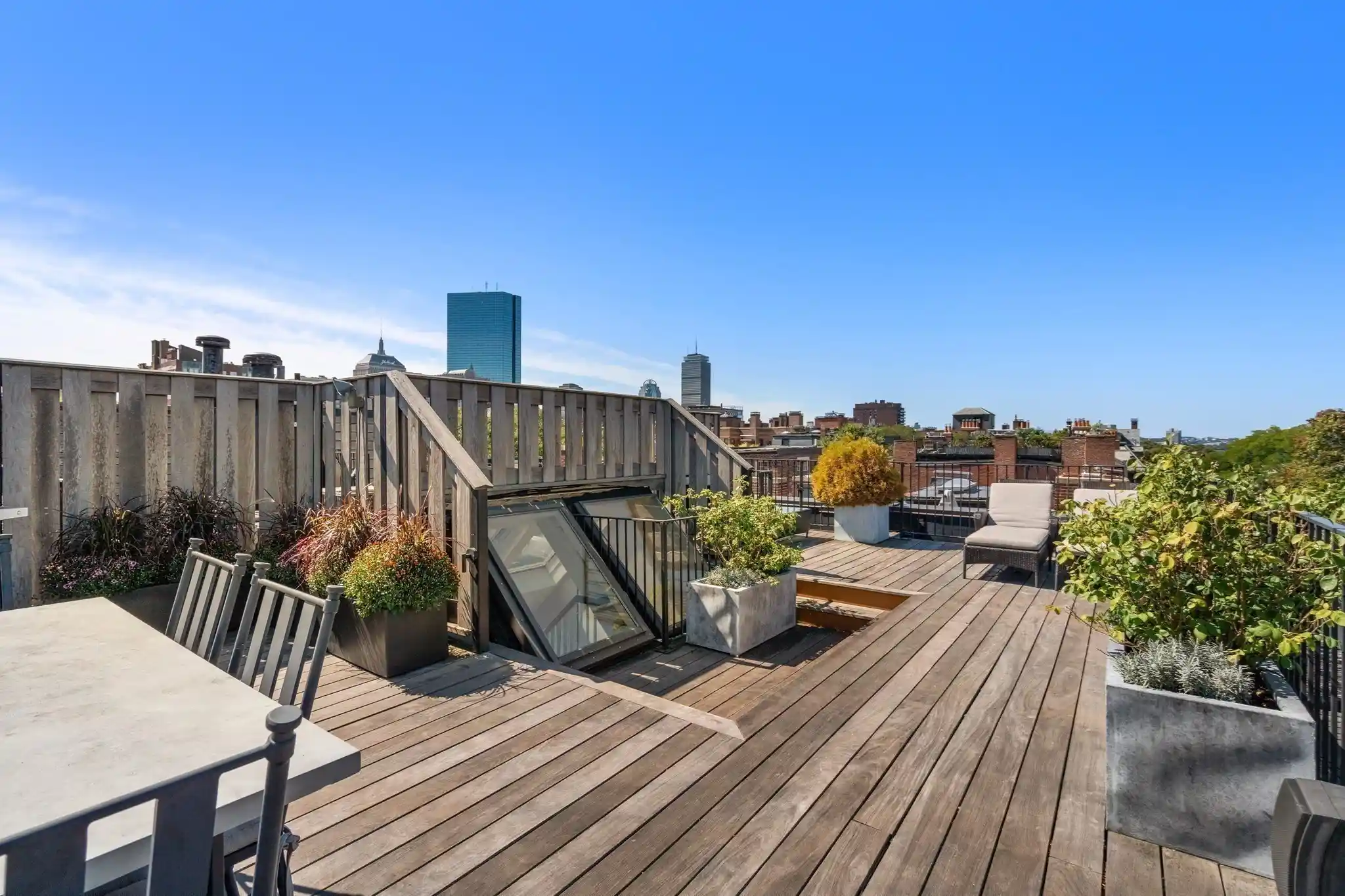 Listing Photo 2 - Condo for sale in 140 Mount Vernon located at 140 Mount Vernon, Boston, MA 02108 - Unit #PH