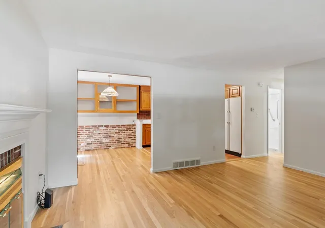 Photo 4 of Single family home for sale at 136 Ridge Rd, Marlborough, MA 01752 | MLS# 73576028 | Listing updated on 2026-09-16