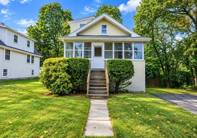 Photo 2 of Single family home for sale at 4 Circuit Rd, Braintree, MA 02184 | MLS# 73585246 | Listing updated on 2026-10-05