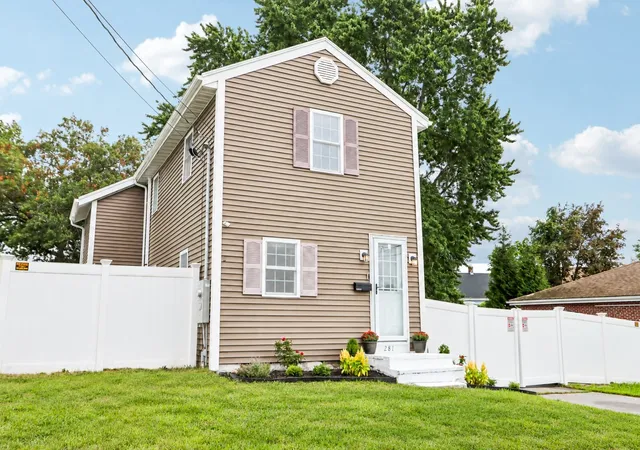 Photo 1 of Single family home for sale at 281 Washington St, Taunton, MA 02780 | MLS# 73573515 | Listing updated on 2026-09-12