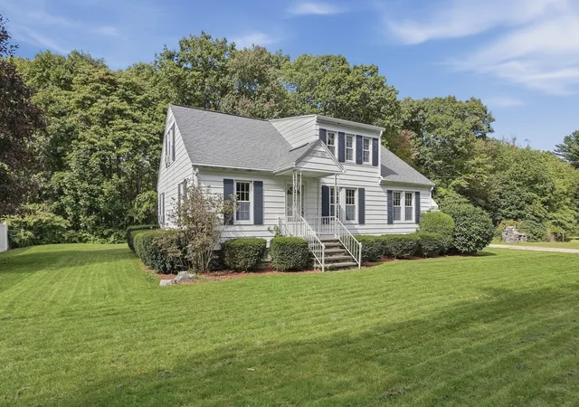 Photo 3 of Single family home for sale at 416 Rochdale St, Auburn, MA 01501 | MLS# 73584389 | Listing updated on 2026-10-04