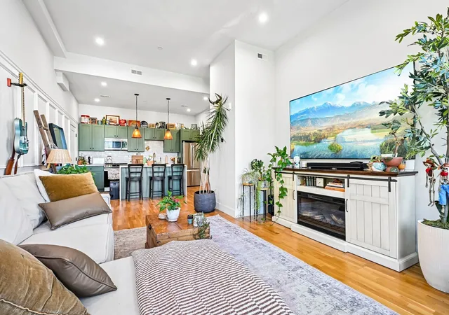 Photo 3 of Condo for sale at 46 Union St #7, South Weymouth, MA 02190 | MLS# 73588452 | Listing updated on 2026-10-12