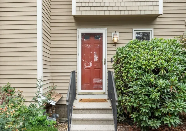 Photo 3 of Sale Pending at 41 Hunters Run Pl #41, Haverhill, MA 01832 | MLS# 73574141 | Listing updated on 2026-09-15