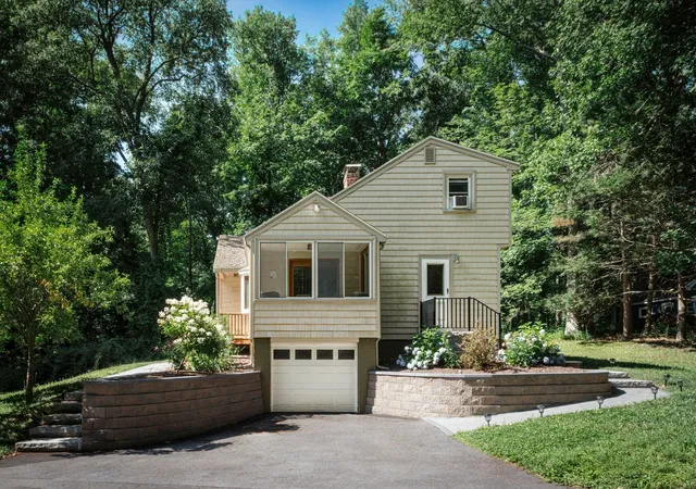 Photo 3 of Single family home for sale at 19 Gail St, Topsfield, MA 01983 | MLS# 73573955 | Listing updated on 2026-09-16