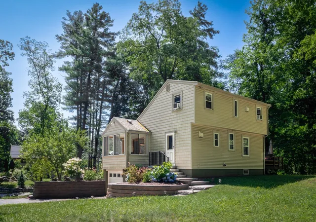 Photo 3 of Single family home for sale at 19 Gail St, Topsfield, MA 01983 | MLS# 73573955 | Listing updated on 2026-09-16