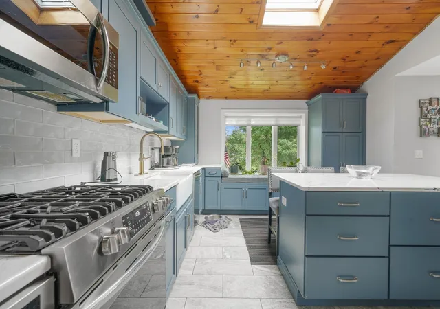 Photo 3 of Single family home for sale at 37 Slade St, Swansea, MA 02777 | MLS# 73576222 | Listing updated on 2026-09-12