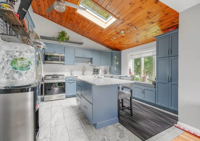 Photo 4 of Single family home for sale at 37 Slade St, Swansea, MA 02777 | MLS# 73576222 | Listing updated on 2026-09-12