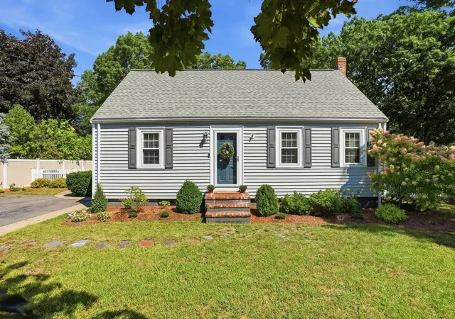 Photo 2 of Single family home for sale at 60 Bellflower Rd, Billerica, MA 01821 | MLS# 73573953 | Listing updated on 2026-09-16