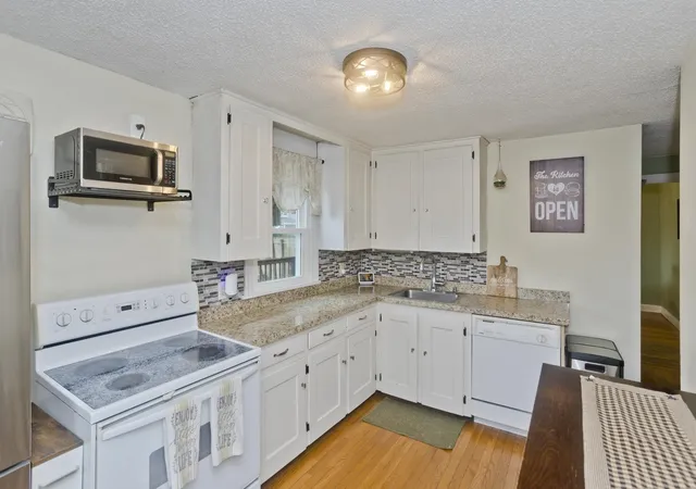 Photo 4 of Single family home for sale at 143 Winton St, Springfield, MA 01118 | MLS# 73575806 | Listing updated on 2026-09-11