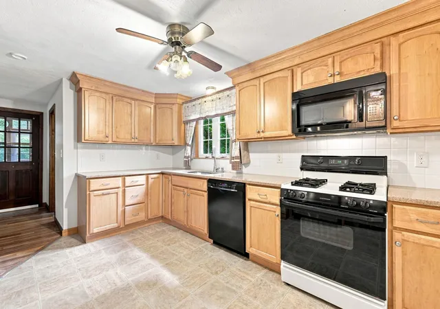 Photo 4 of Single family home for sale at 30 Ideal Ave, Chelmsford, MA 01824 | MLS# 73575800 | Listing updated on 2026-09-15