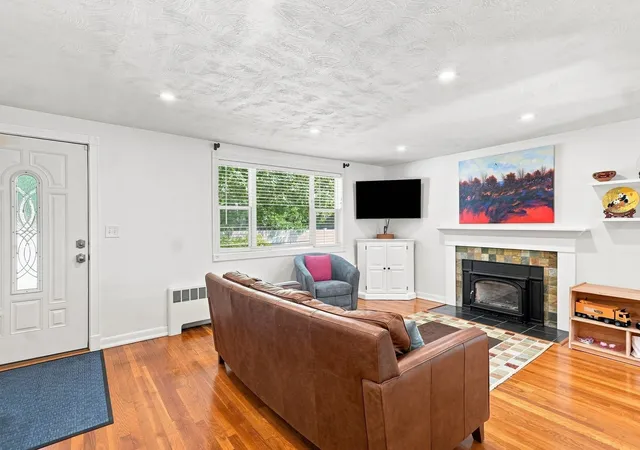 Photo 3 of Sale Pending at 346 Weston St, Waltham, MA 02453 | MLS# 73572790 | Listing updated on 2026-09-23