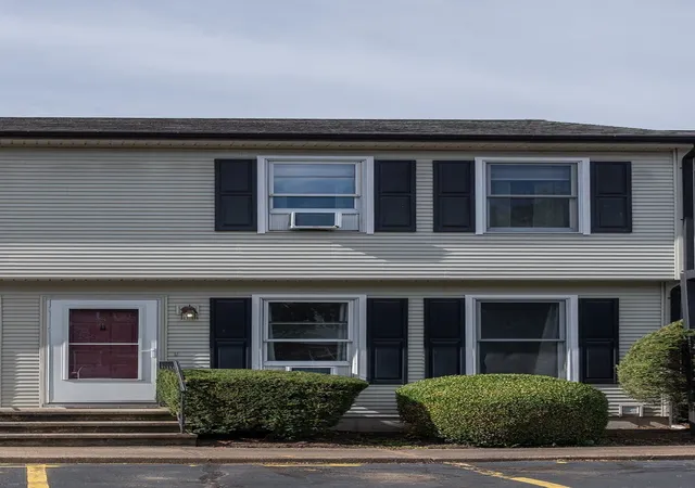 Listing Photo 2 - Condo for sale in building located at 166 Hillside Rd, Westfield, MA 01085 - Unit #5