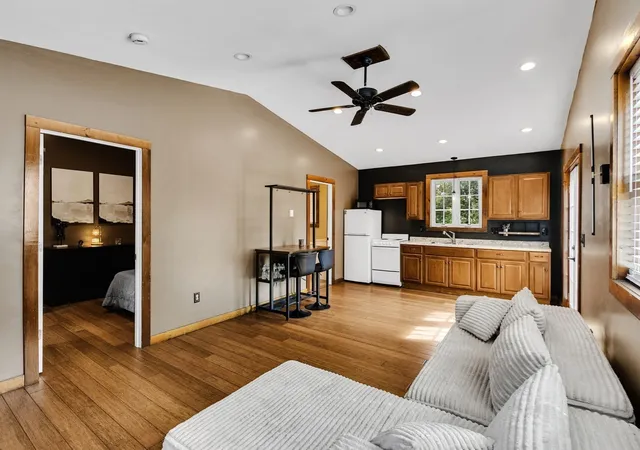 Photo 4 of Single family home for sale at 6 Pitcairn Ave, Leicester, MA 01524 | MLS# 73571394 | Listing updated on 2026-09-19
