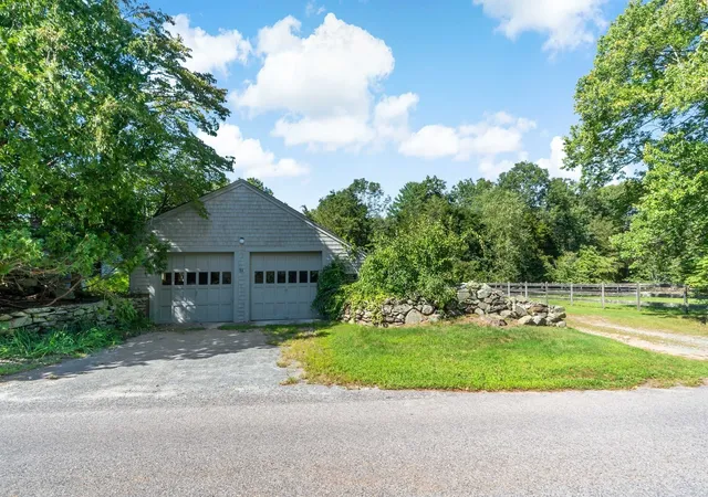 Photo 4 of Single family home for sale at 84 Carpenter St, Rehoboth, MA 02769 | MLS# 73575039 | Listing updated on 2026-09-14