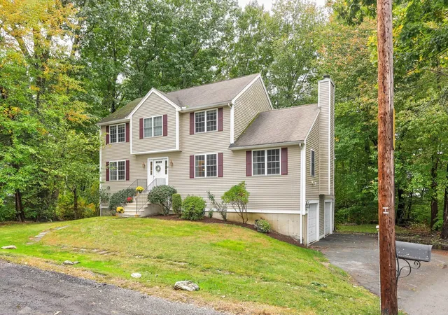 Photo 2 of Single family home for sale at 4 Commonwealth Ave, Auburn, MA 01501 | MLS# 73553723 | Listing updated on 2026-10-06