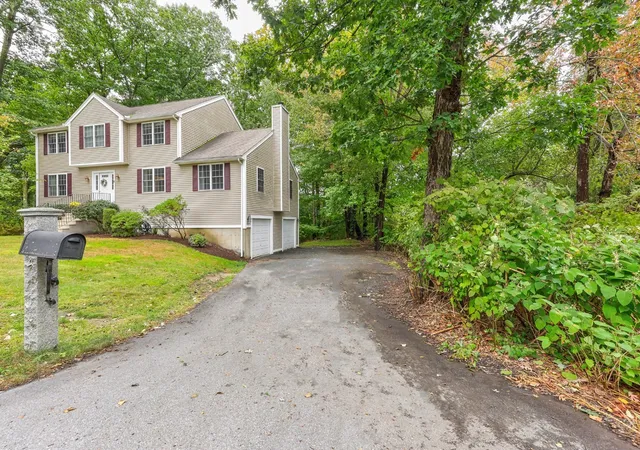 Photo 3 of Single family home for sale at 4 Commonwealth Ave, Auburn, MA 01501 | MLS# 73553723 | Listing updated on 2026-10-06