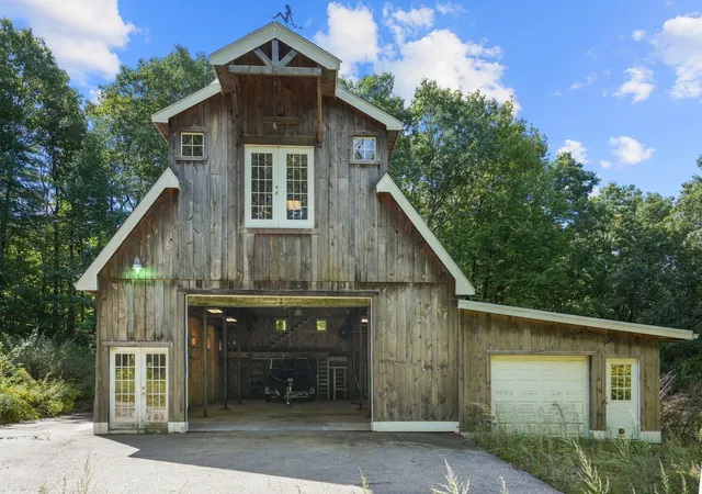 Photo 2 of Single family home for sale at 86 Breakneck Rd, Sturbridge, MA 01566 | MLS# 73582076 | Listing updated on 2026-10-11