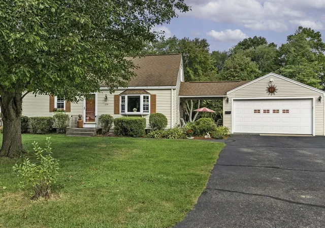 Photo 2 of Single family home for sale at 254 Mccarthy Ave, Chicopee, MA 01020 | MLS# 73576176 | Listing updated on 2026-09-11