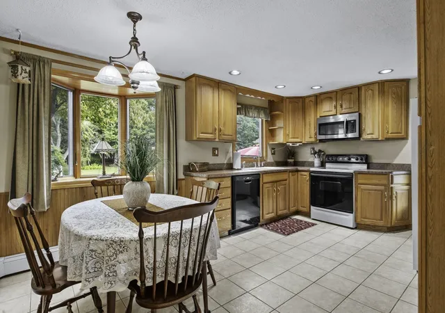 Photo 4 of Single family home for sale at 254 Mccarthy Ave, Chicopee, MA 01020 | MLS# 73576176 | Listing updated on 2026-09-11