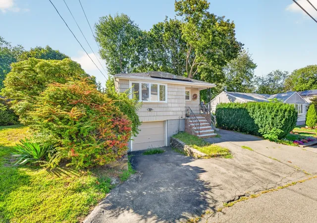 Photo 2 of Single family home for sale at 33 Fairchild Ave, Saugus, MA 01906 | MLS# 73572243 | Listing updated on 2026-09-20
