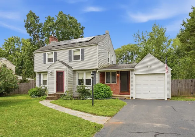 Photo 2 of Sale Pending at 76 Fenway Dr, Springfield, MA 01119 | MLS# 73575389 | Listing updated on 2026-09-30