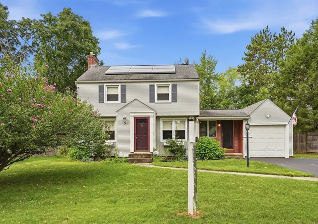 Photo 3 of Sale Pending at 76 Fenway Dr, Springfield, MA 01119 | MLS# 73575389 | Listing updated on 2026-09-30