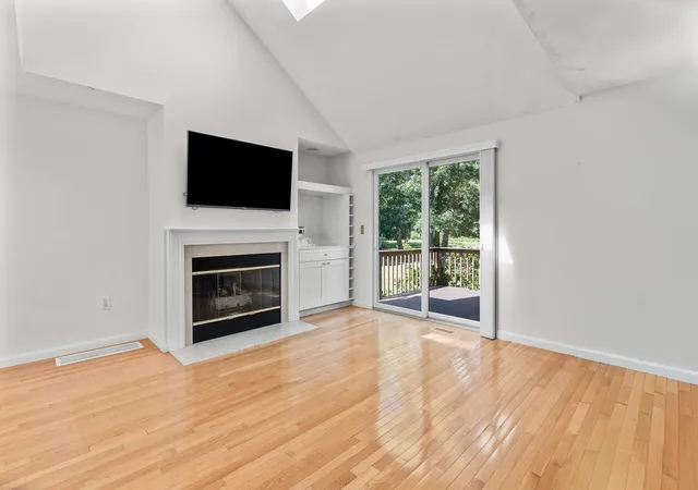 Photo 4 of Single family home for sale at 7 Par Three Ct, Mashpee, MA 02649 | MLS# 73574754 | Listing updated on 2026-10-30