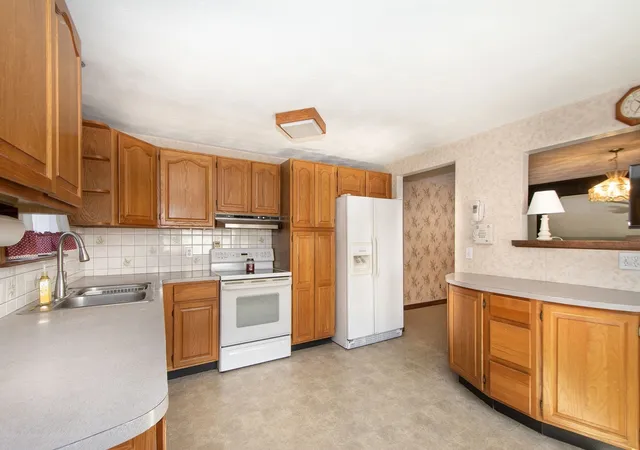 Photo 3 of Single family home for sale at 40 Border Rd, Holbrook, MA 02343 | MLS# 73575572 | Listing updated on 2026-09-14