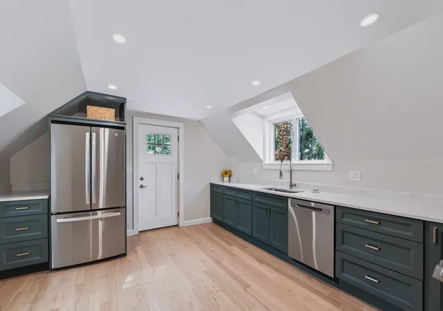Listing Photo 5 - Condo for sale in building located at 19 Charnock St, Beverly, MA 01915 - Unit #2